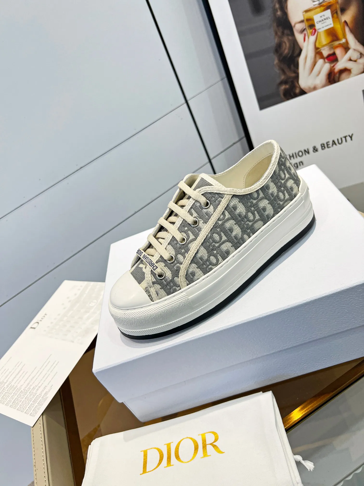 👟👟Ex-factory price 520👟👟 Women's shoe factory Dior Dior's latest spring and summer catwalk style casual thick-soled cloth shoes. Hard to find one shoe at the counter. Kim Ji-soo's same style is planted by many Internet celebrities. Stir-fried chicken on the feet is versatile. Taikoo Hui genuine purchase and development High-end customized upper material, 3D electric embroidered three-dimensional cloth surface, perfect replica of the outsole, very comfortable foot feel, original full set packaging code number 35-40 (41 customized)